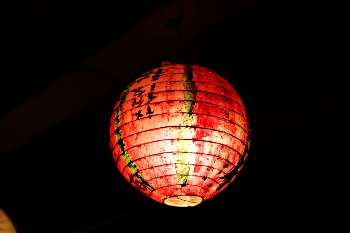作品目录条目的封面缩略与卷期编号排布示意